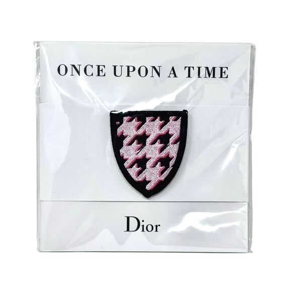 Christian Dior Houndstooth Badge - Picture 1 of 8
